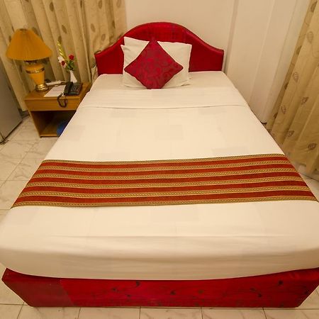 Laurel Hotels Ltd. Dhaka Buitenkant foto