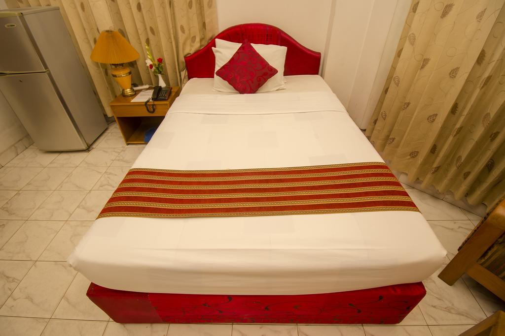 Laurel Hotels Ltd. Dhaka Buitenkant foto