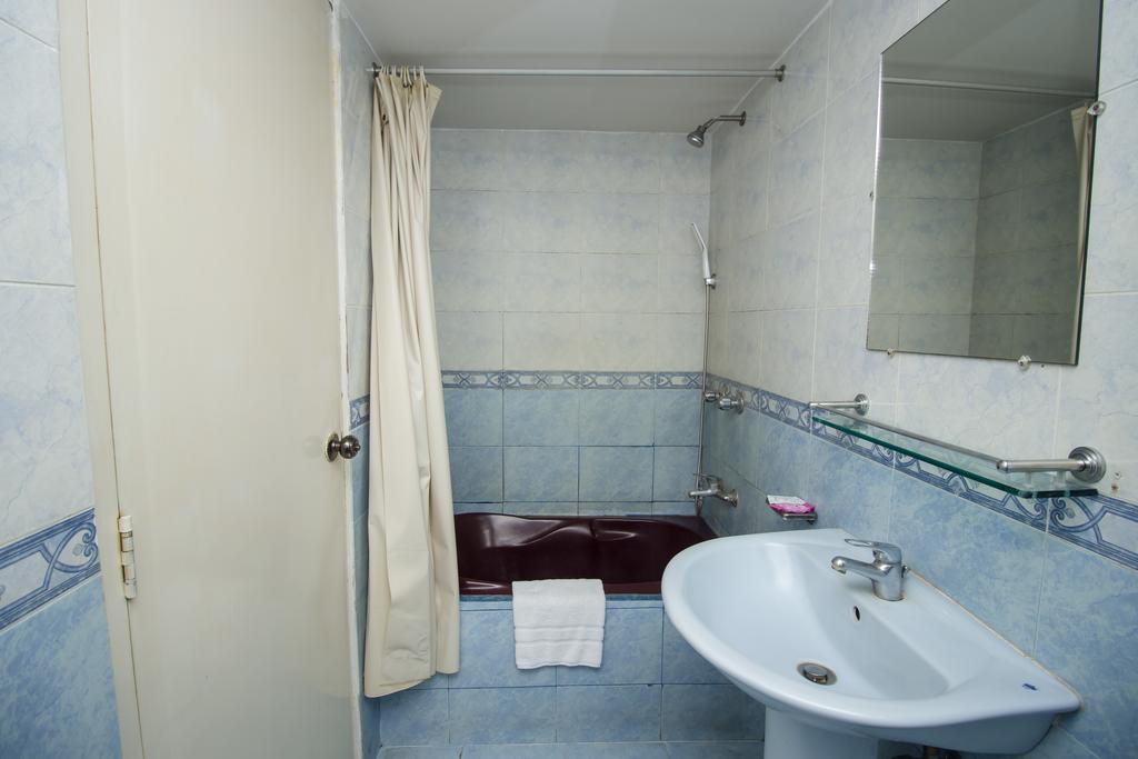 Laurel Hotels Ltd. Dhaka Kamer foto